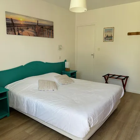 Logis La Demeure Du Perron 3* Quettehou