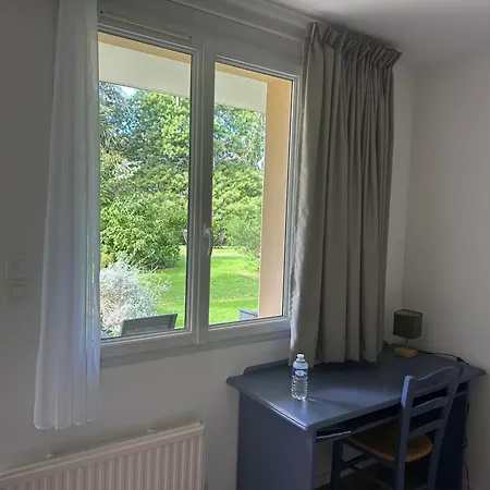 Logis La Demeure Du Perron فندق Quettehou