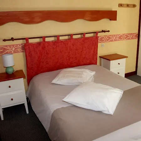 Logis La Demeure Du Perron فندق