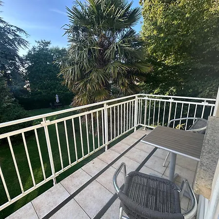 Logis La Demeure Du Perron Quettehou