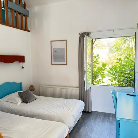 Logis La Demeure Du Perron Hotel