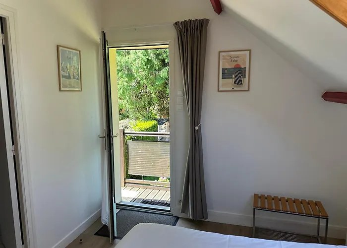 Otel Logis La Demeure Du Perron 3*