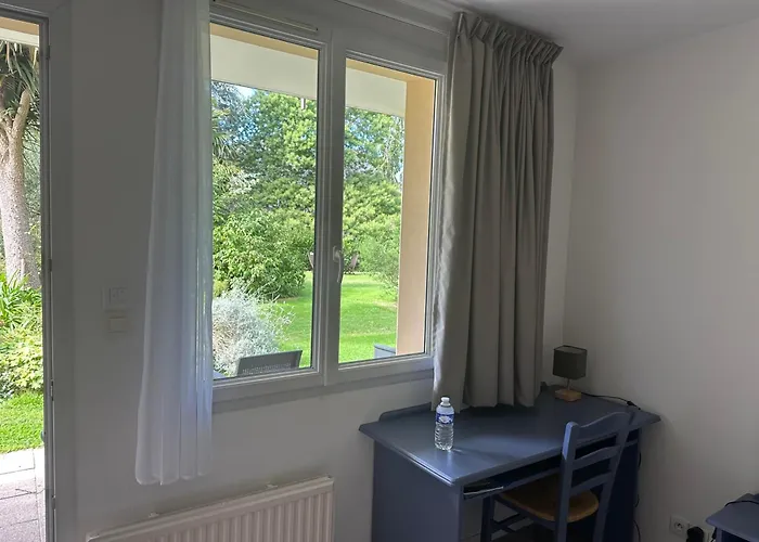 Logis La Demeure Du Perron Otel Quettehou