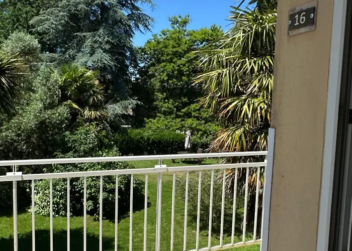 Logis La Demeure Du Perron Otel