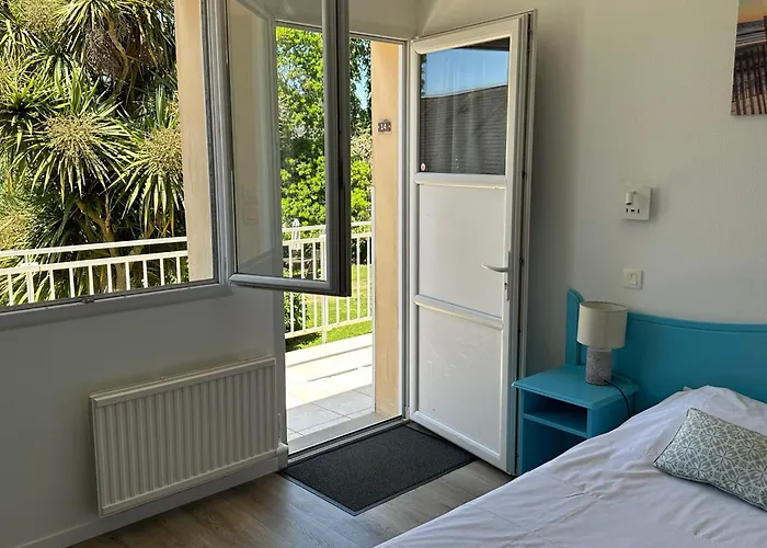 Logis La Demeure Du Perron Otel