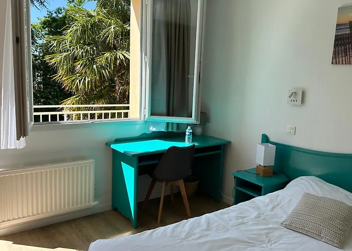 Otel Logis La Demeure Du Perron Quettehou