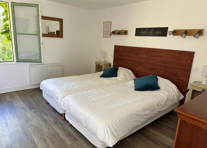 Otel Logis La Demeure Du Perron Quettehou