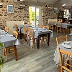 Logis La Demeure Du Perron Hotel 3*