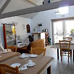 Hotel Logis La Demeure Du Perron Quettehou