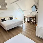 Hotel Logis La Demeure Du Perron