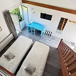 Logis La Demeure Du Perron Hotel 3*