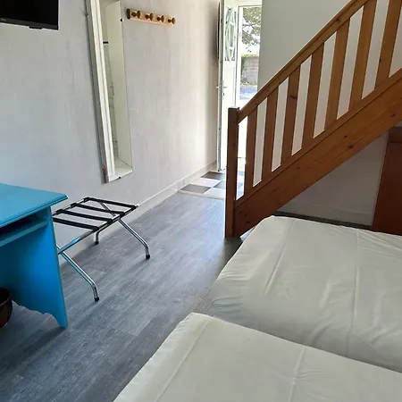 佩龙杜门酒店 3* Quettehou