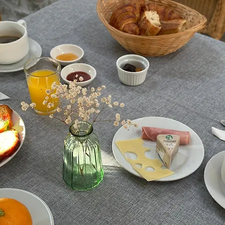 Logis La Demeure Du Perron Hotel Quettehou