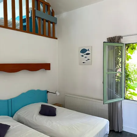 Logis La Demeure Du Perron فندق Quettehou