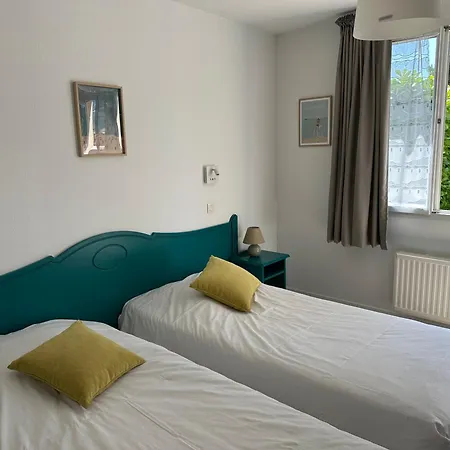 Logis La Demeure Du Perron فندق 3*