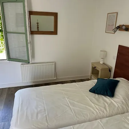 Logis La Demeure Du Perron فندق Quettehou