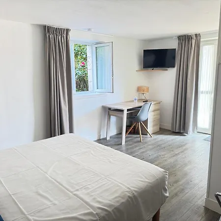 Logis La Demeure Du Perron Hotel 3*