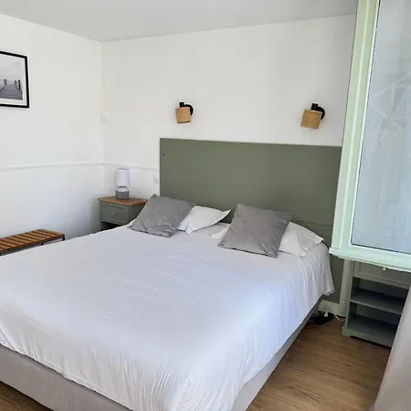 Logis La Demeure Du Perron Hotel 3*