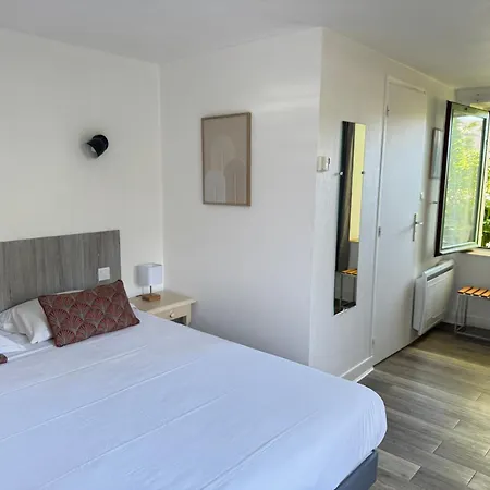 Hotel Logis La Demeure Du Perron