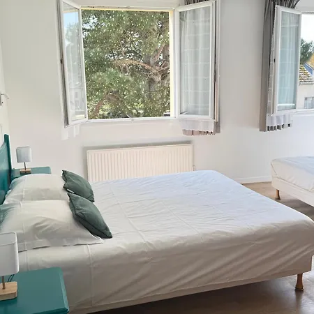 Logis La Demeure Du Perron Hotel 3*