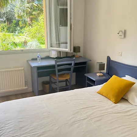 Hotel Logis La Demeure Du Perron Quettehou