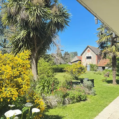 Hotel Logis La Demeure Du Perron Quettehou