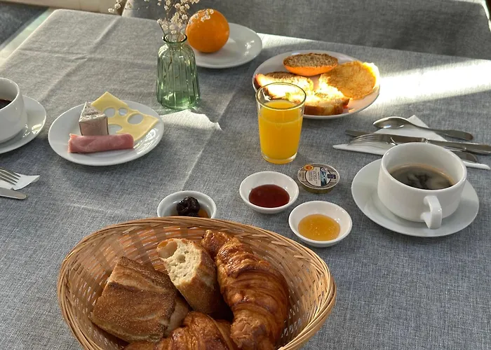 فندق Logis La Demeure Du Perron 3*