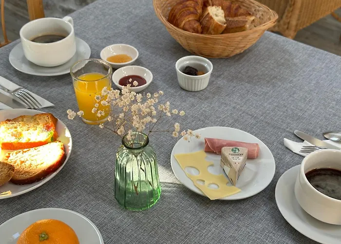 Logis La Demeure Du Perron Hotel Quettehou