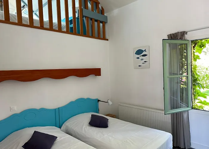 Logis La Demeure Du Perron Hotel