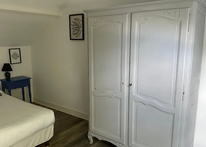 Logis La Demeure Du Perron Quettehou