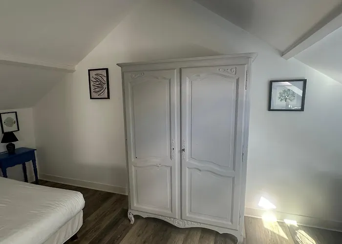 Otel Logis La Demeure Du Perron Quettehou