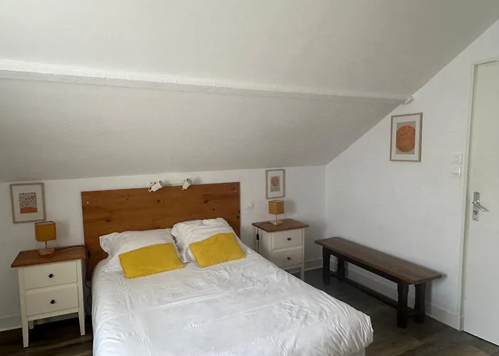 Logis La Demeure Du Perron فندق