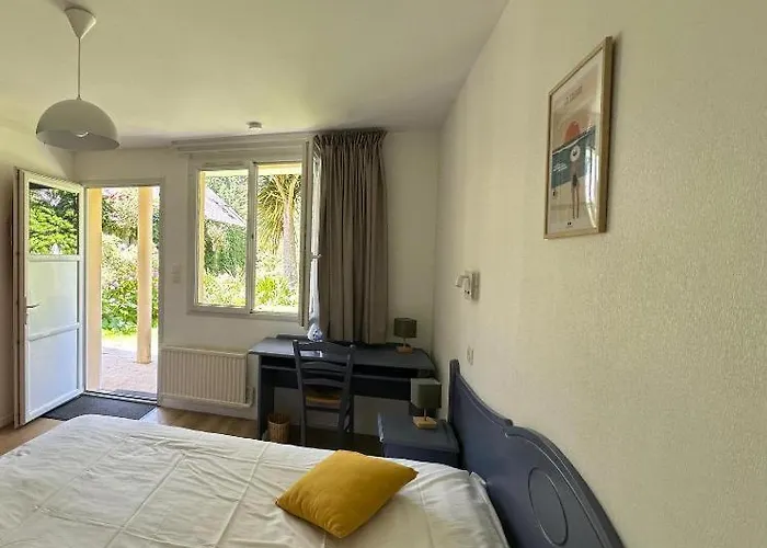 Logis La Demeure Du Perron Hotel Quettehou