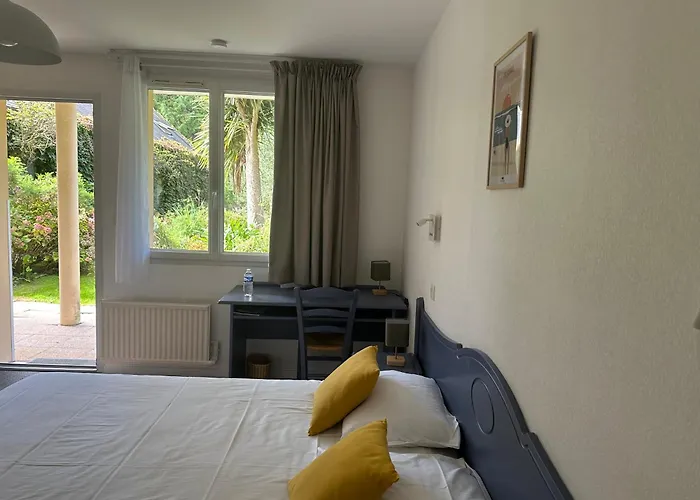 Logis La Demeure Du Perron Otel Quettehou