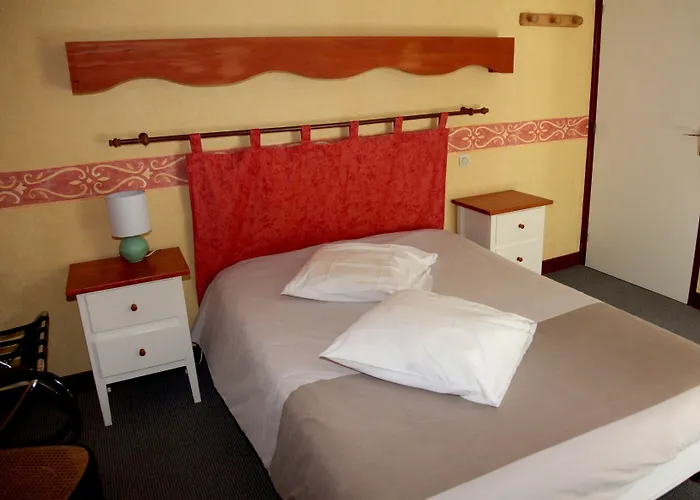 Logis La Demeure Du Perron فندق