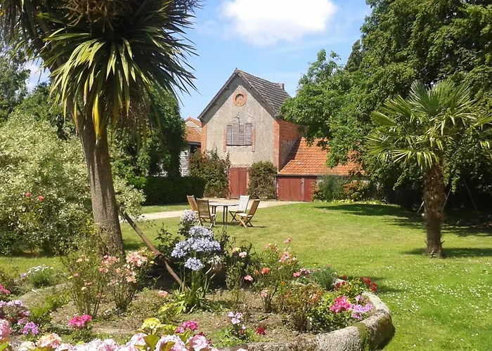 Logis La Demeure Du Perron Hotel