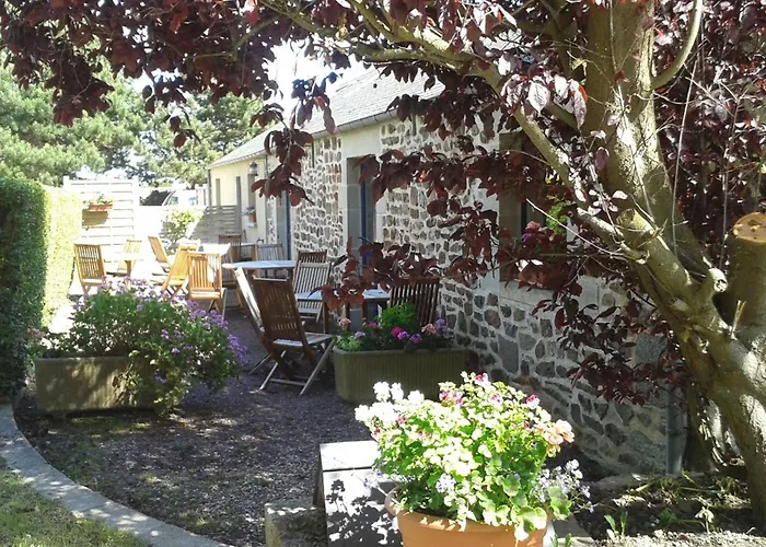 Logis La Demeure Du Perron 3* Quettehou