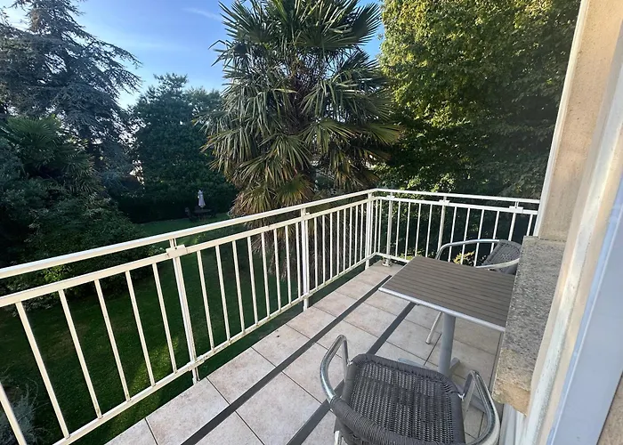 Logis La Demeure Du Perron Quettehou