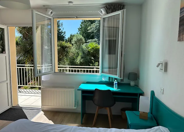 Logis La Demeure Du Perron 3* Quettehou