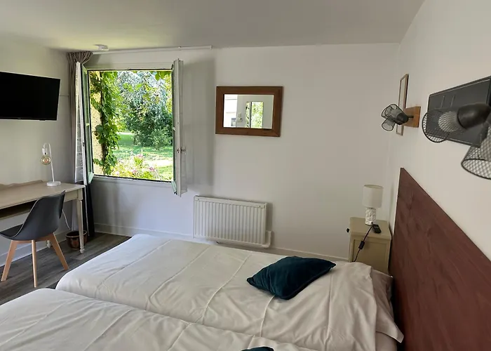 Logis La Demeure Du Perron Hotel