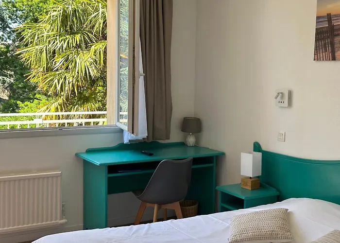 Logis La Demeure Du Perron Otel 3*