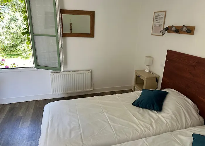 Logis La Demeure Du Perron Hotel Quettehou