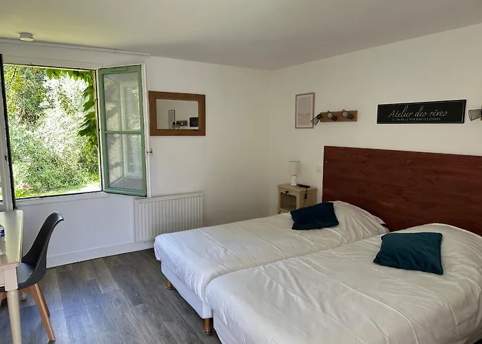 Logis La Demeure Du Perron 3*